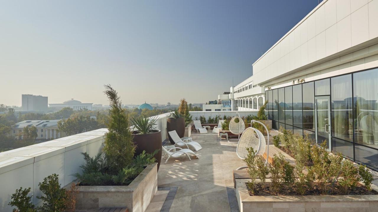 Hotel Hyatt Regency Taskent Exterior foto Rooftop garden